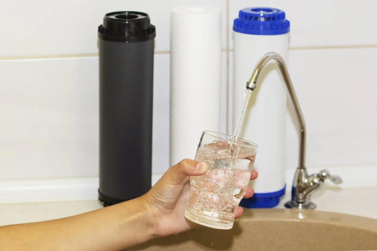 آموزش تعویض فیلتر تصفیه آب دستگاه خانگی